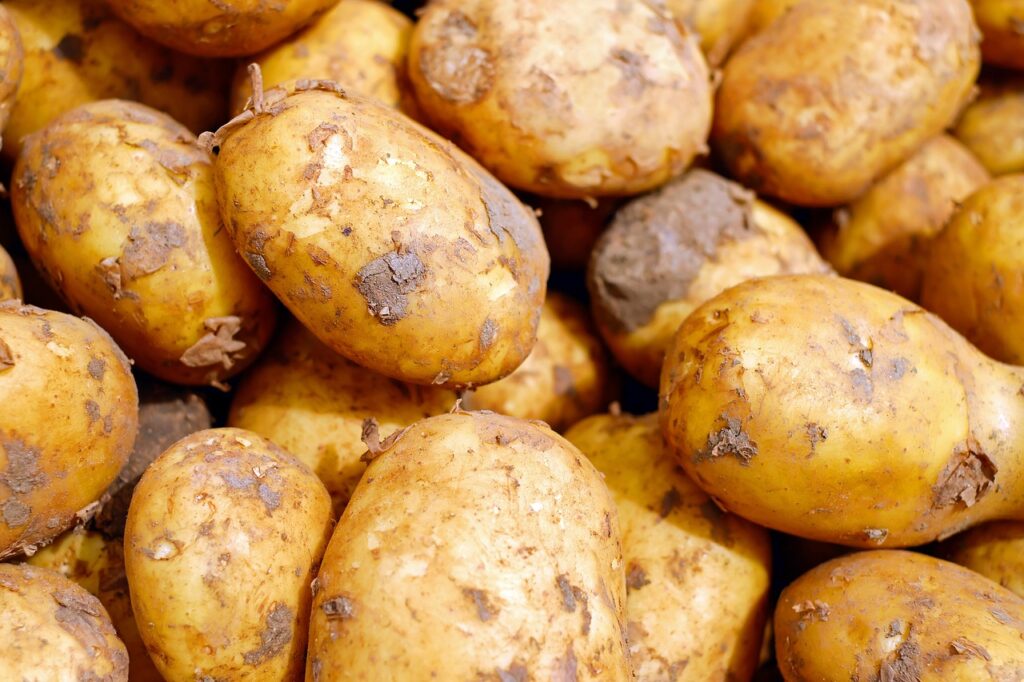 potatoes, vegetables, food-2329648.jpg